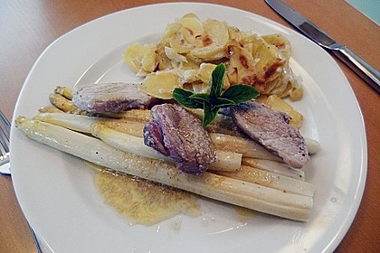 Spargel mit Sauce Hollandaise, gebratenem Schweinefilet und Kartoffelgratin 4