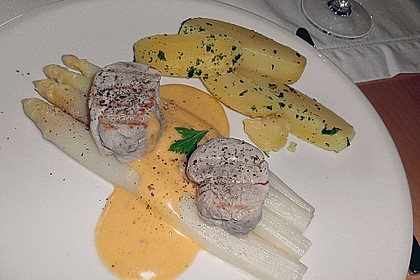 Spargel mit Sauce Hollandaise, gebratenem Schweinefilet und Kartoffelgratin 6