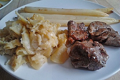 Spargel mit Sauce Hollandaise, gebratenem Schweinefilet und Kartoffelgratin 9