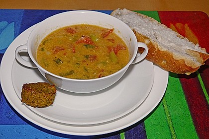 Suppe von rotem Curry mit Kokosmilch und schwarzen Linsen 4