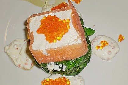 R&auml;ucherlachsmousse auf gebratenem Spinatsalat 1