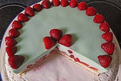 Waldmeister - Frischk&auml;se - Torte mit Erdbeeren 3