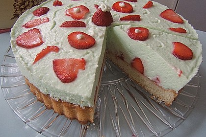 Waldmeister - Frischk&auml;se - Torte mit Erdbeeren 4