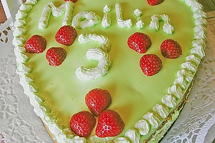 Waldmeister - Frischk&auml;se - Torte mit Erdbeeren