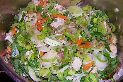 Leichtes Thai - Süppchen mit Hähnchenbrust und Kokos 8