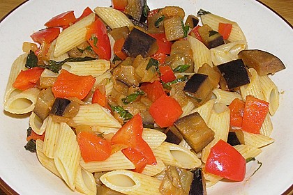 Pasta mit Aubergine und Paprikaschote