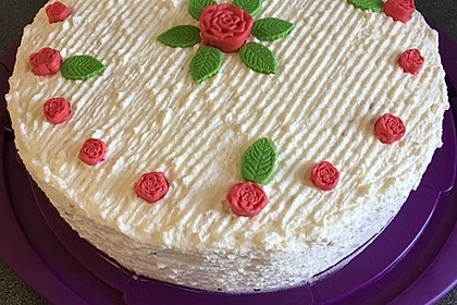 Sahnige Himbeertorte 21