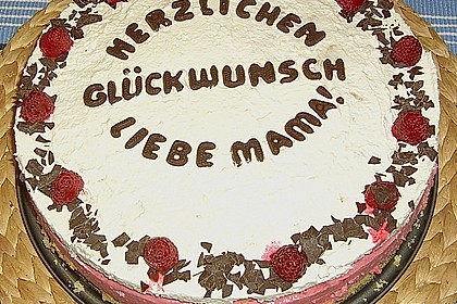 Sahnige Himbeertorte 16