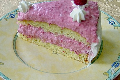 Sahnige Himbeertorte 28