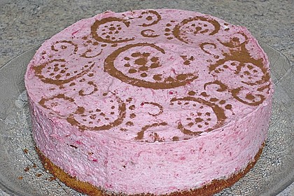 Sahnige Himbeertorte 11
