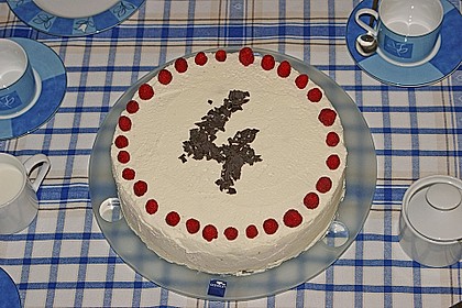 Sahnige Himbeertorte 24