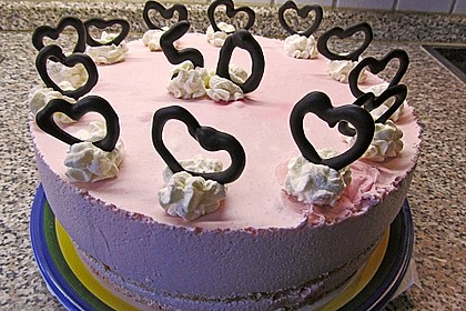 Sahnige Himbeertorte 18