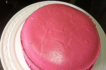 Sahnige Himbeertorte 26
