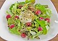 Salat mit warmem Ziegenk&auml;se und Himbeeren