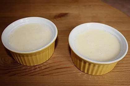Weiße Espresso - Panna Cotta mit Himbeeren 8