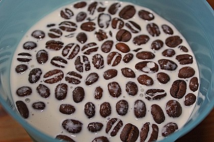 Weiße Espresso - Panna Cotta mit Himbeeren 9