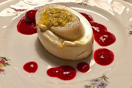 Weiße Espresso - Panna Cotta mit Himbeeren 1