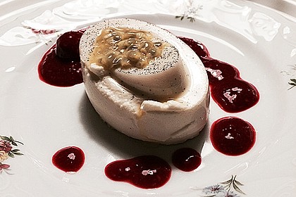 Weiße Espresso - Panna Cotta mit Himbeeren 6