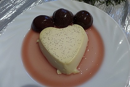 Weiße Espresso - Panna Cotta mit Himbeeren 5