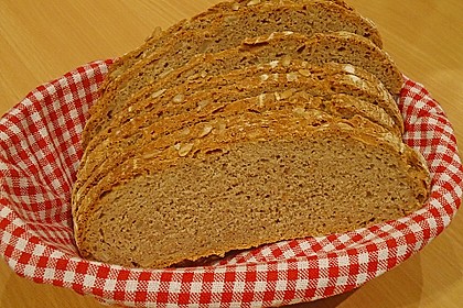 W&uuml;rziges Roggenmischbrot 15