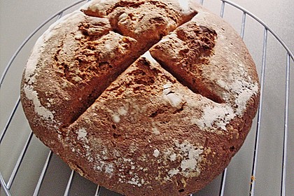 W&uuml;rziges Roggenmischbrot 17