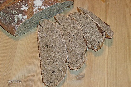 W&uuml;rziges Roggenmischbrot 18