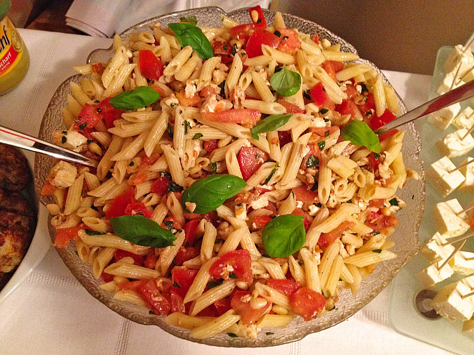 Schneller Party - Nudelsalat mit Tomate und Mozzarella (Rezept mit Bild ...
