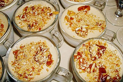 Halbgefrorenes Kaffeesouffl&eacute;