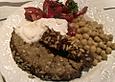 Juliets arabischer Hackbraten mit Mandel - Joghurt - Dip und Petersilie - Tomaten - Salat