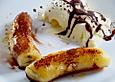 Gebackene Bananen mit Honigcreme und Vanilleeis
