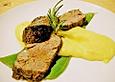 Rinderfilet in Rotwein pochiert
