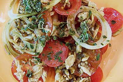 Tomatensalat mit Thunfisch