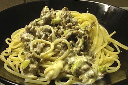 Spaghetti mit Käse - Hackfleisch - Sauce 9