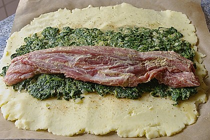 Illes mit Lende gef&uuml;llte Kartoffelteigrolle 2