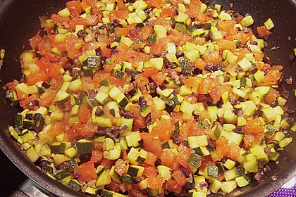 Rotbarschfilet auf Zucchini - Tomaten - Oliven - Kompott mit Chilireis 2