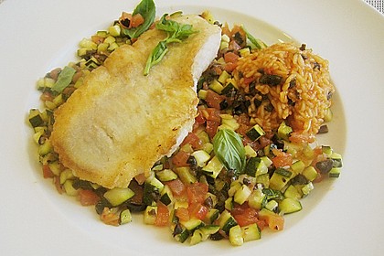 Rotbarschfilet auf Zucchini - Tomaten - Oliven - Kompott mit Chilireis 5