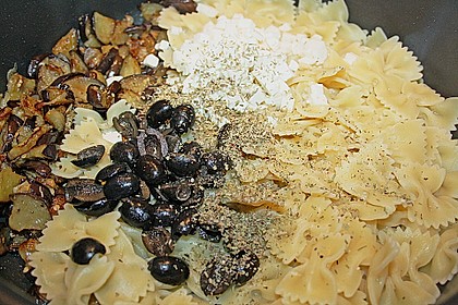 Nudeln mit Auberginen und Oliven 1