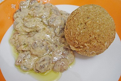 Gr&uuml;nkernkn&ouml;del mit Champignonrahmso&szlig;e 1