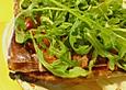 Lauwarme Pizza Parma mit Bruschetta -Tomaten