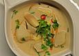 Suppe von Jacobsmuscheln in Kokosnussmilch