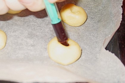 Marzipanbällchen mit Himbeergelee - Füllung 19