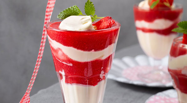 Flockentorte Mit Walderdbeeren — Rezepte Suchen