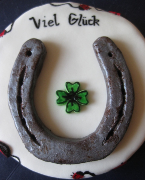 Glückstorte mit verrostetem Hufeisen aus Schokolade | Motivtorten Fotos