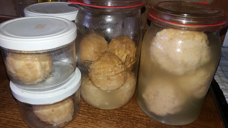 Semmelknödel im Glas im Dampfgarer einwecken