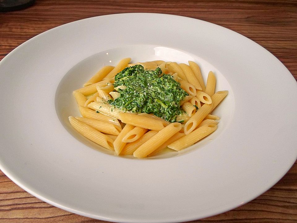 Penne mit Spinat-Gorgonzola-Sauce von Nicky | Chefkoch.de