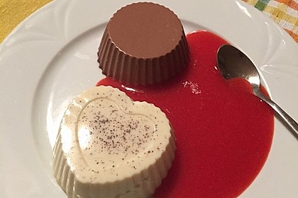 Panna cotta mit Erdbeersauce 11