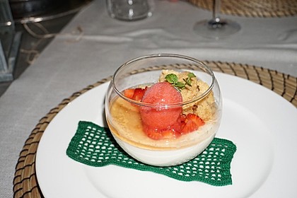 Panna cotta mit Erdbeersauce 57