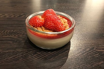 Panna cotta mit Erdbeersauce 67