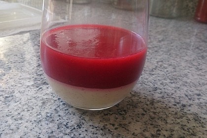 Panna cotta mit Erdbeersauce 58