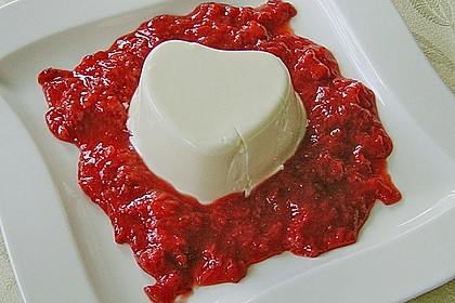 Panna cotta mit Erdbeersauce 36